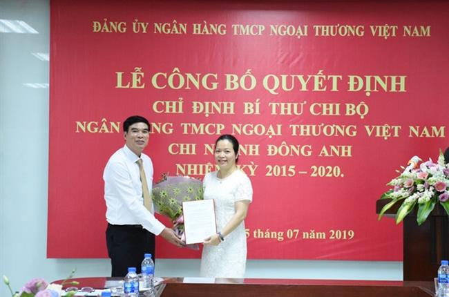 Đảng ủy Vietcombank công bố quyết định chỉ định Bí thư Chi bộ Vietcombank Đông Anh