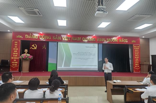 Vietcombank Hưng Yên tổ chức đào tạo kỹ năng quan hệ khách hàng doanh nghiệp FDI