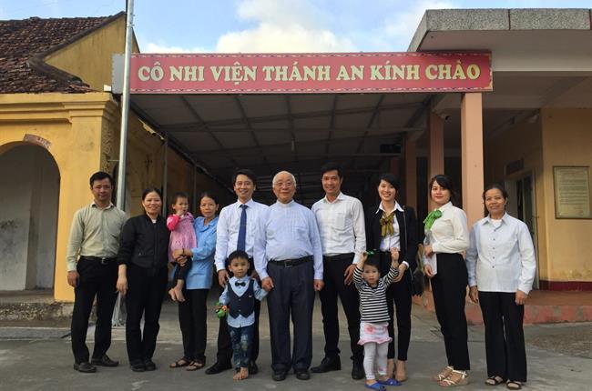 Vietcombank Nam Định trao 50 suất quà cho Cô nhi viện Thánh An nhân dịp Noel 2018