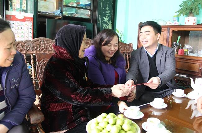 Vietcombank Bắc Giang “Trao quà Tết, đón Xuân về” nhân dịp Tết Nguyên đán năm 2018