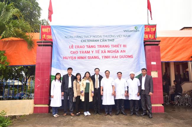 Vietcombank Cần Thơ trao tặng trang thiết bị cho trạm y tế xã nghĩa an, huyện ninh giang, tỉnh Hải Dương