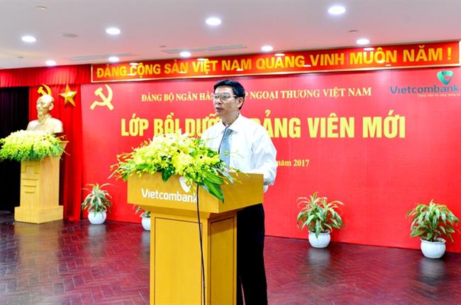 Đảng bộ Vietcombank tổ chức lớp bồi dưỡng lý luận chính trị cho đảng viên mới