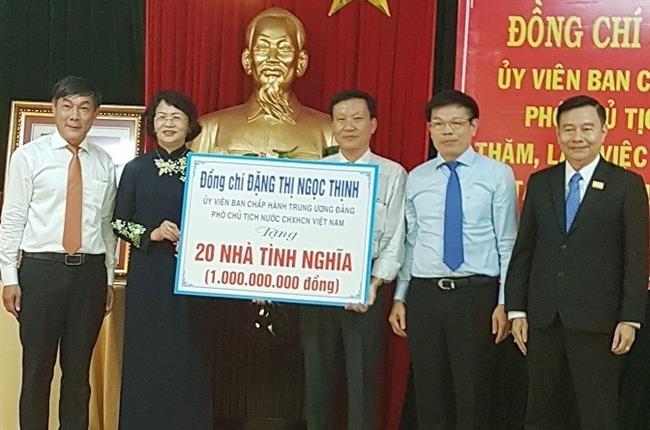 Vietcombank tham gia cùng đoàn công tác của Phó Chủ tịch nước tặng nhà tình nghĩa cho hộ gia đình chính sách tại huyện Duy Xuyên, tỉnh Quảng Nam
