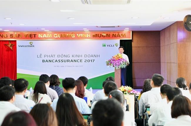 Vietcombank tổ chức thành công lễ phát động kinh doanh bancassurance năm 2017