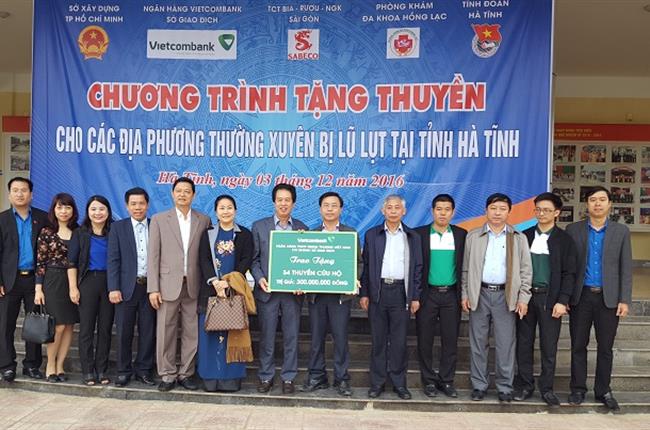 Vietcombank Sở giao dịch ủng hộ đồng bào lũ lụt tại Hà Tĩnh