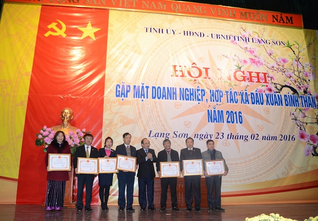 Vietcombank Lạng Sơn năm thứ 2 liên tiếp nhận Bằng khen của UBND tỉnh