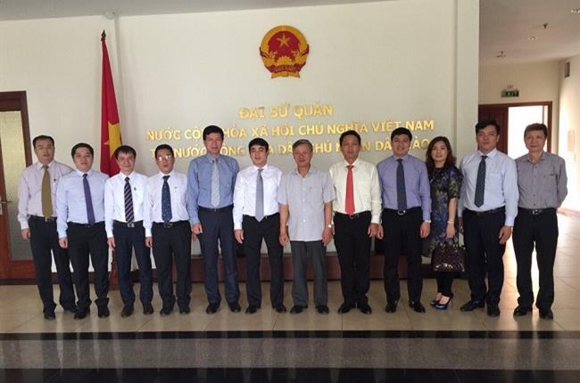 Chairman of Board of Directors of Vietcombank and Vietcombank’s delegation pay a visit to Laos (19-20/04/2016)