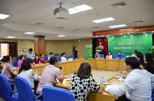 Vietcombank phối hợp tổ chức họp báo giới thiệu chương trình “Lễ hội mặt trăng - Thắp sáng ước mơ thiếu nhi Việt Nam” năm 2015
