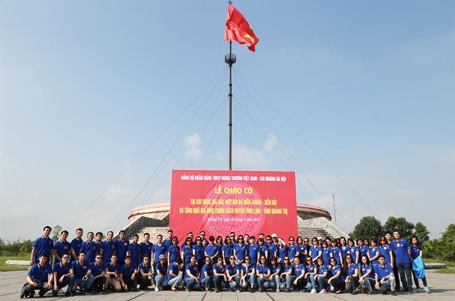Đảng bộ Vietcombank Hà Nội tổ chức chuyến đi “Về nguồn” tại tỉnh Quảng Bình và tỉnh Quảng Trị