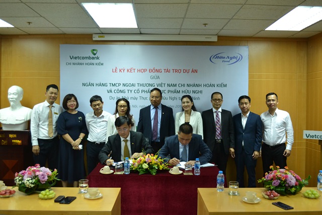 Vietcombank Hoàn Kiếm ký kết Hợp đồng tài trợ dự án với Công ty CP thực phẩm Hữu Nghị