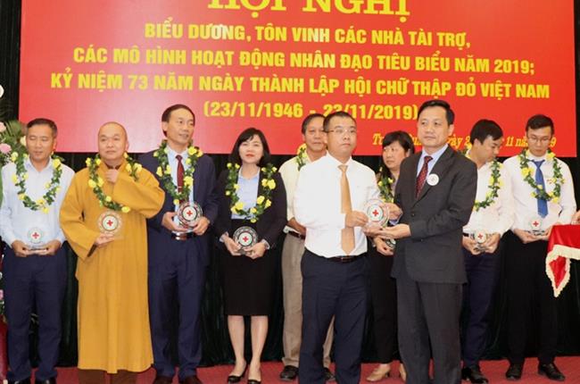 Vietcombank Tuyên Quang được tôn vinh “Tấm lòng vàng nhân đạo” năm 2019