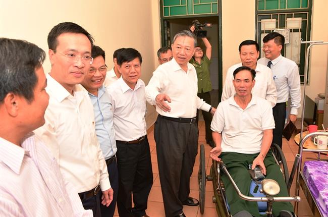 Ban lãnh đạo Vietcombank tham gia đoàn công tác cùng Bộ trưởng Tô Lâm thăm và tặng quà các đ/c thương binh tại Thuận Thành – Bắc Ninh