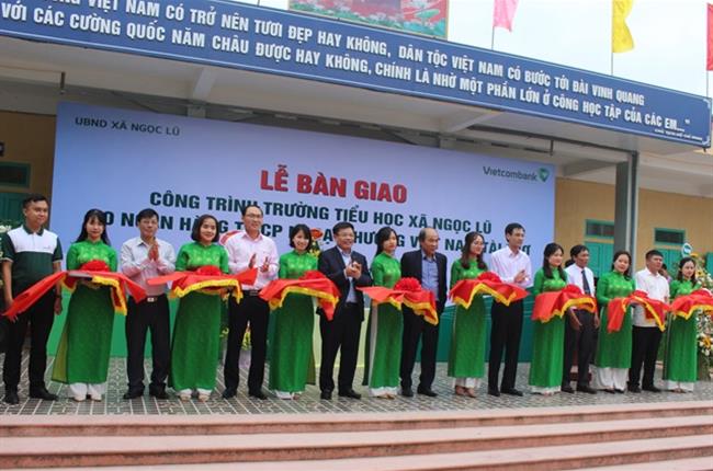 Lễ khánh thành và bàn giao công trình trường tiểu học xã Ngọc Lũ tại tỉnh Hà Nam do Vietcombank tài trợ