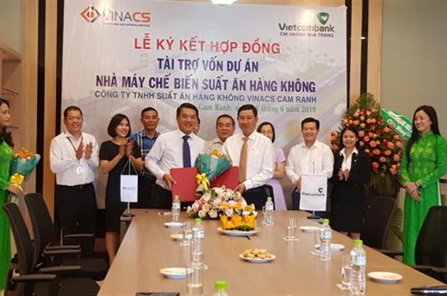Vietcombank Nha Trang và Vinacs ký hợp đồng tài trợ vốn dự án Nhà máy chế biến suất ăn hàng không