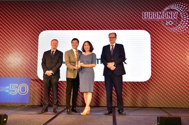 Vietcombank received the award "Best  bank in Vietnam 2019" 