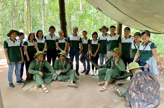 Vietcombank Hà Nam tổ chức chương trình Về nguồn tại Củ Chi