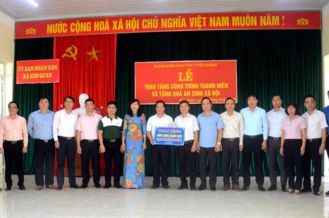 Vietcombank Tuyên Quang thực hiện chương trình  an sinh xã hội tại huyện Yên Sơn