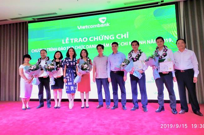 Vietcombank tổ chức bảo vệ tốt nghiệp và trao chứng chỉ chương trình đào tạo chức danh giám đốc năm 2019