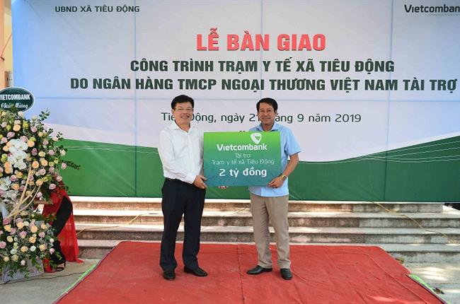 Lễ bàn giao công trình an sinh xã hội Trạm Y tế xã Tiêu Động, huyện Bình Lục, tỉnh Hà Nam do Vietcombank tài trợ 2 tỷ đồng kinh phí xây dựng
