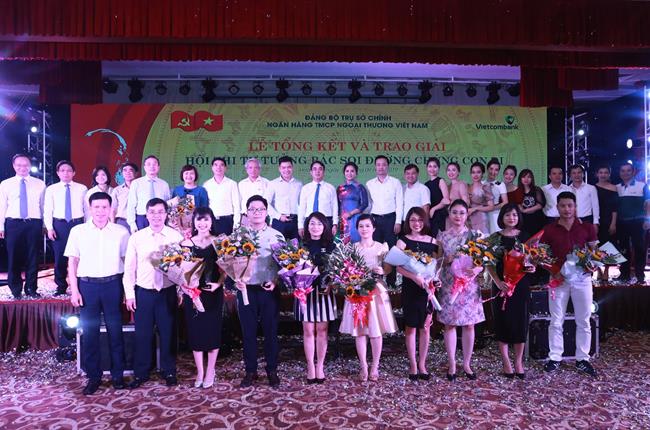Đảng ủy Trụ sở chính Vietcombank tổ chức thành công vòng Chung khảo Hội thi "Tư tưởng Bác soi đường chúng con đi".