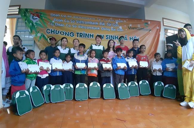 Đoàn thanh niên Vietcombank Hồ Chí Minh – Đông Sài Gòn – Bắc Sài Gòn tổ chức chương trình  trung thu “Nụ cười đêm trăng 2019” 