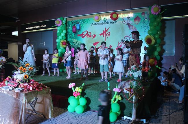 Vietcombank Vinh tổ chức chương trình “Đêm hội trăng rằm 2019” cho con em cán bộ