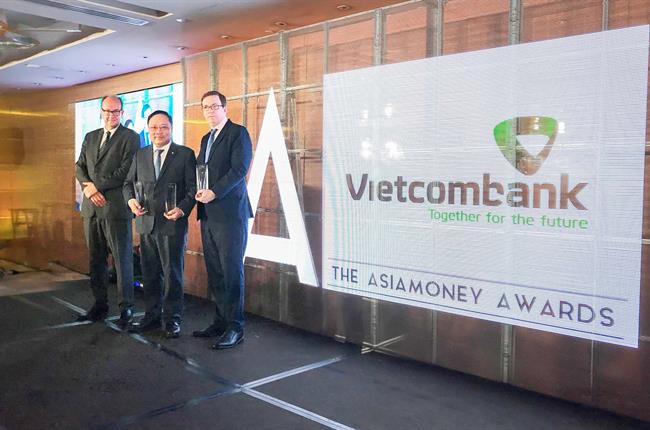 Vietcombank nhận giải thưởng Ngân hàng tốt nhất và Công ty nổi bật nhất trong ngành tài chính Việt Nam của Asiamoney
