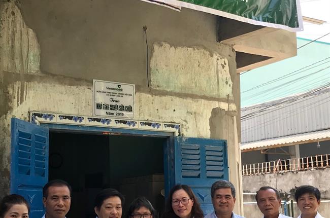 Vietcombank Long An hỗ trợ sửa chữa nhà cho gia đình khó khăn tại tỉnh Long An