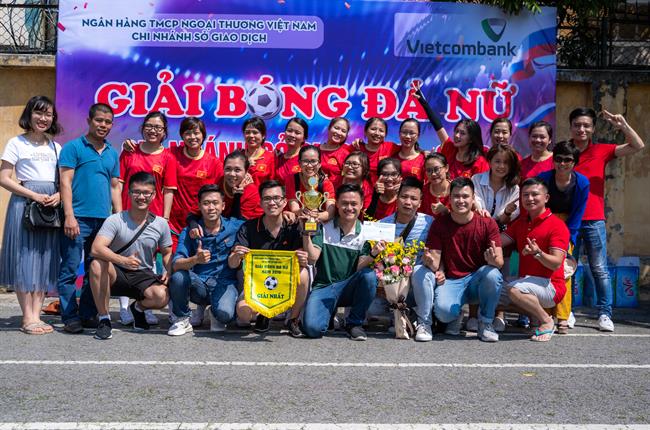 Tôn vinh phái đẹp cùng Giải bóng đá nữ Vietcombank Sở giao dịch