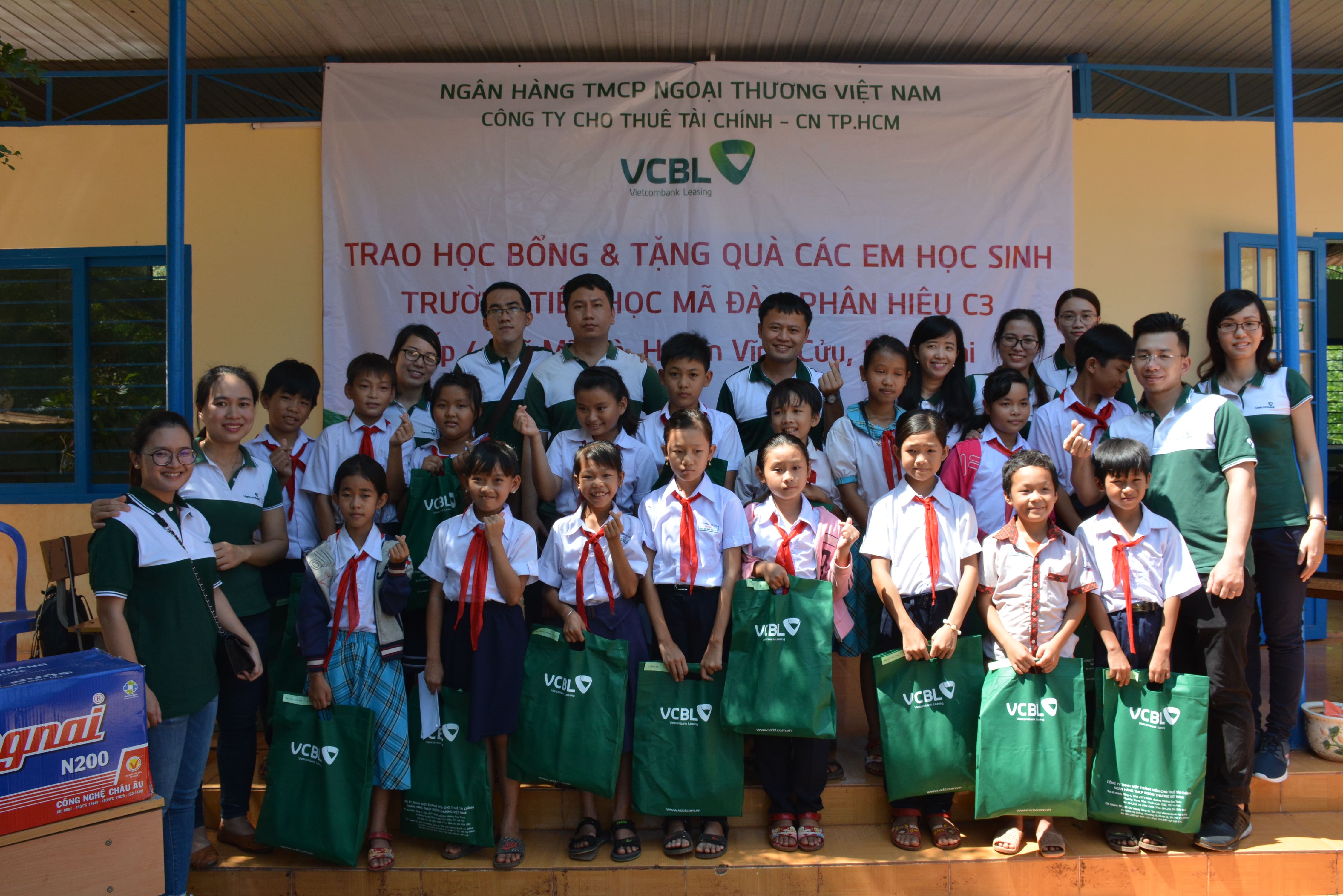 Đoàn thanh niên VCBL thăm và tặng quà Trường tiểu học Mã Đà – phân hiệu C3