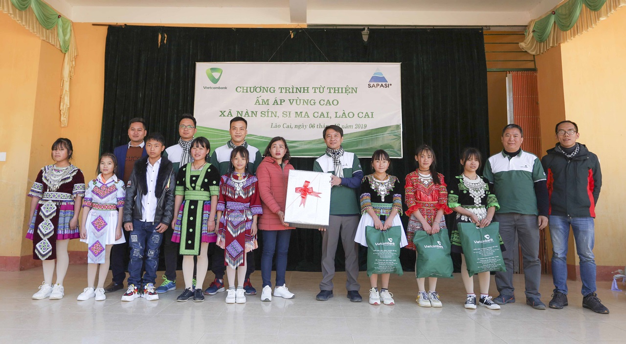Vietcombank Nam Định tổ chức chương trình từ thiện Ấm áp vùng cao
