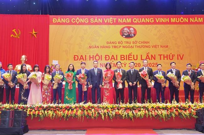 Đại hội đại biểu Đảng bộ Trụ sở chính Vietcombank lần thứ IV, nhiệm kỳ 2020-2025 thành công tốt đẹp