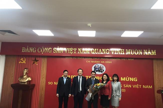 Vietcombank Ba Đình tổ chức Chương trình chào mừng 90 năm ngày thành lập Đảng Cộng sản Việt Nam