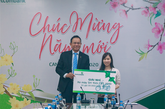 Vietcombank Đà Nẵng trao thưởng chương trình “Đăng ký EBANK – Rinh nhanh xế xịn”