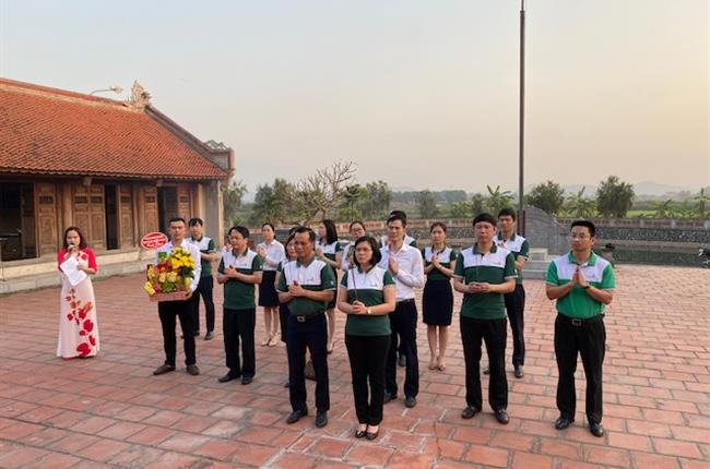 Vietcombank Chí Linh tổ chức Lễ dâng hương tại khu di tích lịch sử Đình Đọ Xá – Hải Dương