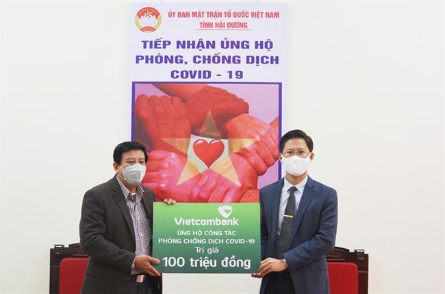Vietcombank Hải Dương ủng hộ 100 triệu đồng cho công tác phòng chống dịch Covid-19