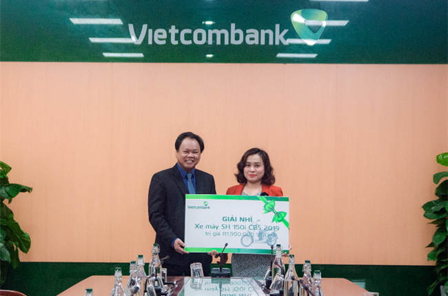Vietcombank Đà Nẵng trao giải Nhì chương trình “Đăng ký Ebank – Rinh nhanh xế xịn” (Đợt 3)