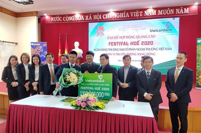 Vietcombank Huế ký kết Hợp đồng quảng cáo thương hiệu tại Festival Huế 2020