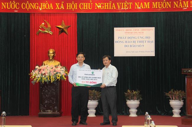 Vietcombank ủng hộ 3 tỷ đồng hỗ trợ đồng bào tỉnh Quảng Ngãi khắc phục hậu quả cơn bão số 9