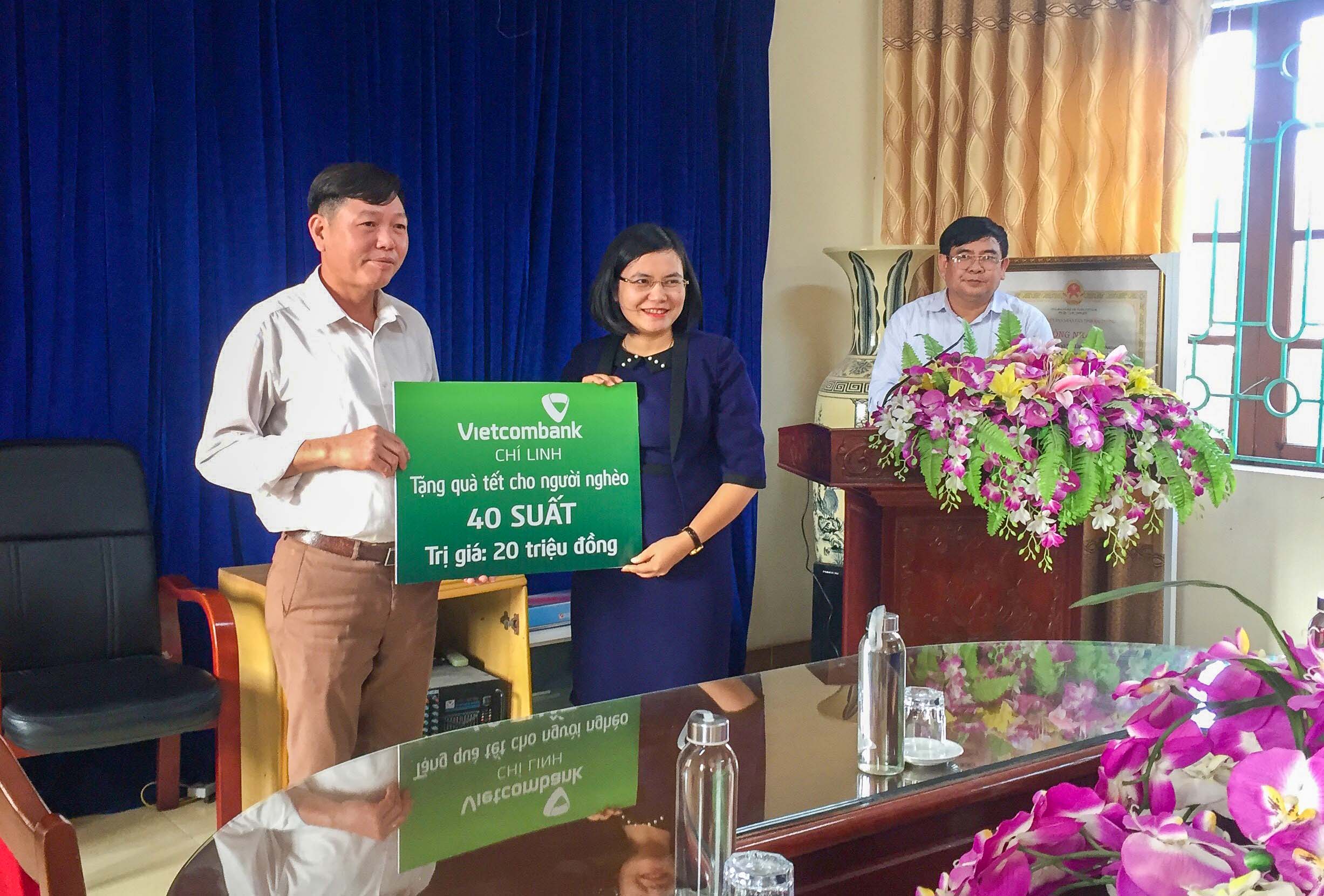 Vietcombank Chí Linh tặng 300 suất quà Tết cho người nghèo 
