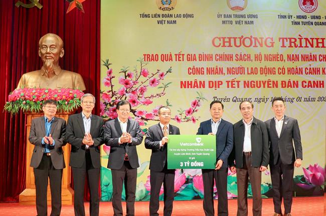 Vietcombank Tuyên Quang thực hiện chương trình an sinh xã hội tại tỉnh Tuyên Quang nhân dịp Tết Canh Tý năm 2020