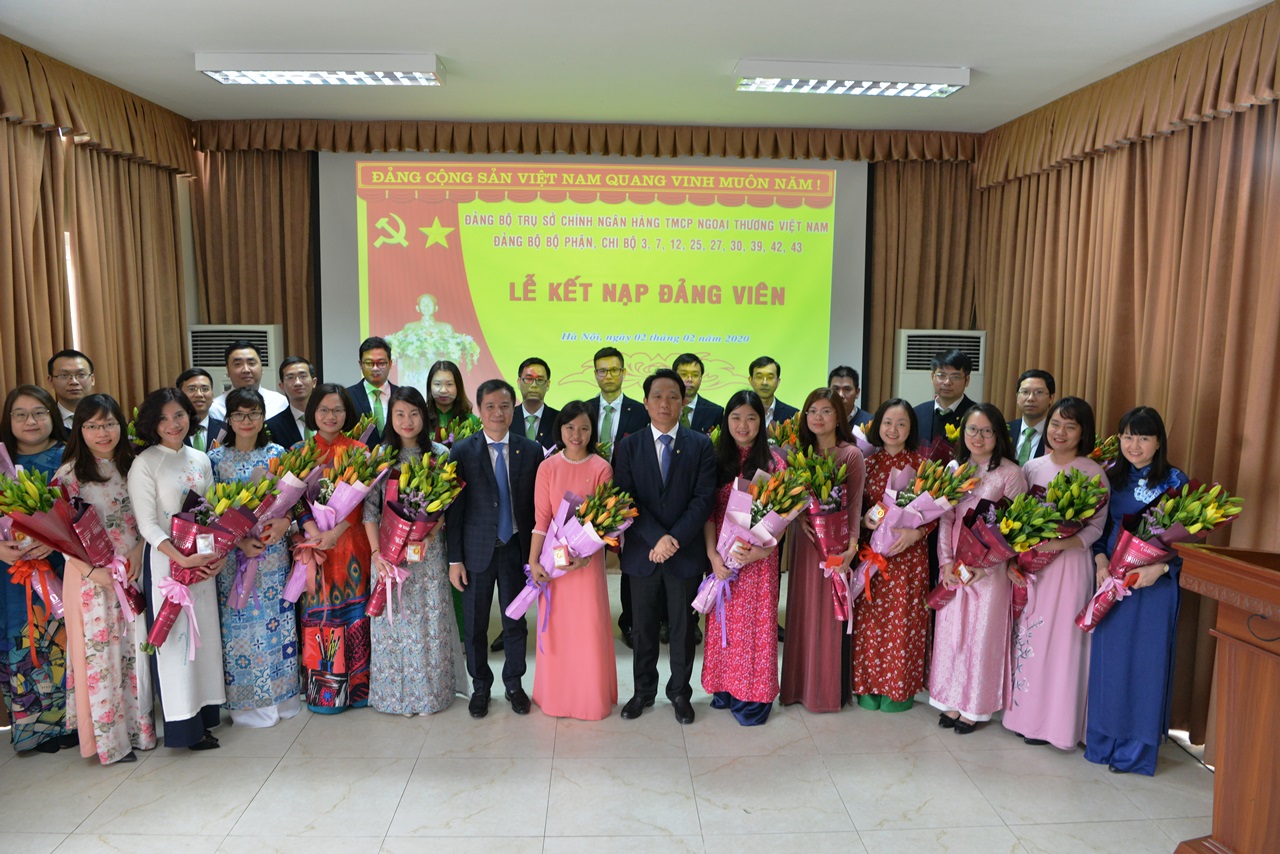Đảng ủy TSC Vietcombank tổ chức kết nạp 26 Đảng viên mới tại Khu di tích K9, Đá Chông (Ba Vì, Hà Nội)