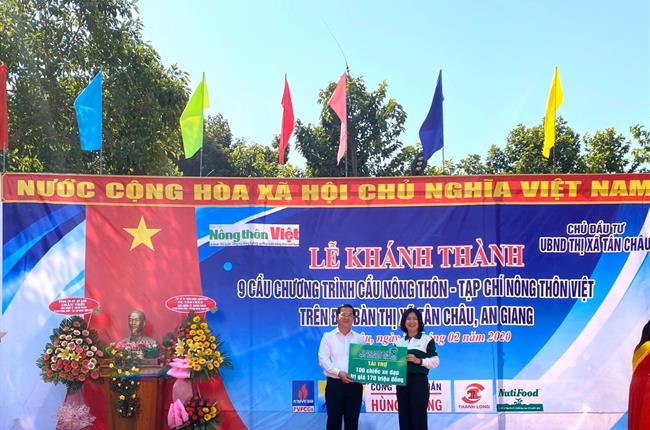 Vietcombank Hà Nội tổ chức hoạt động an sinh xã hội tại thị xã Tân Châu, tỉnh An Giang