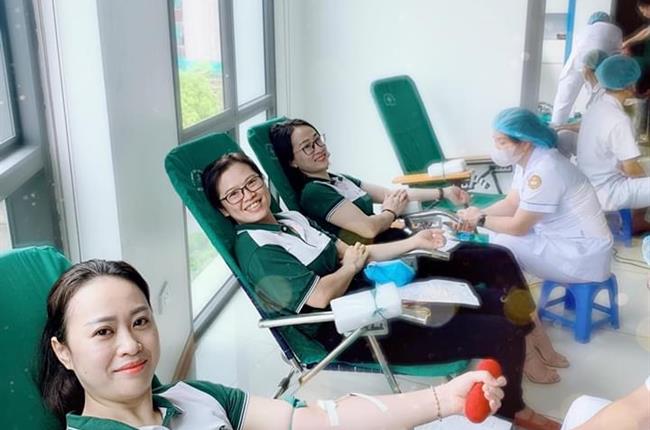 Cán bộ Vietcombank Vĩnh Phúc hưởng ứng phong trào hiến máu tình nguyện