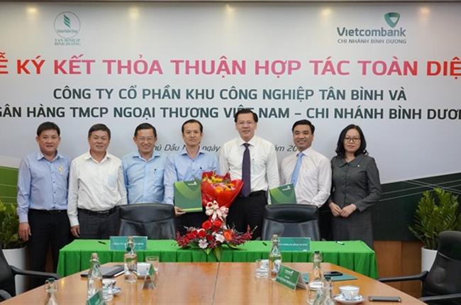 Vietcombank Bình Dương ký thỏa thuận hợp tác toàn diện  với Công ty cổ phần Khu công nghiệp Tân Bình