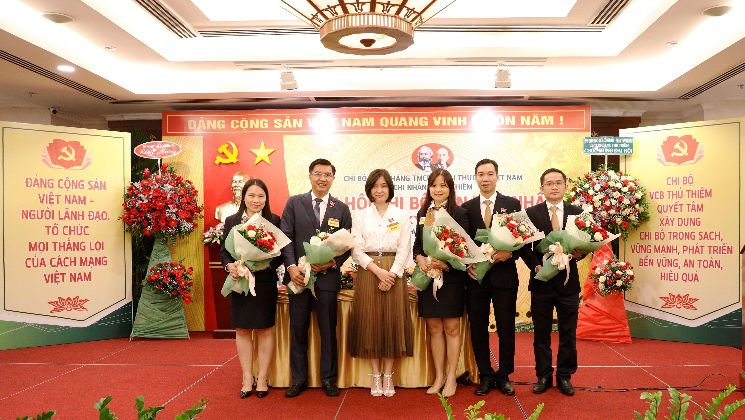 Đại hội chi bộ Vietcombank Thủ Thiêm nhiệm kỳ 2020-2025 thành công tốt đẹp