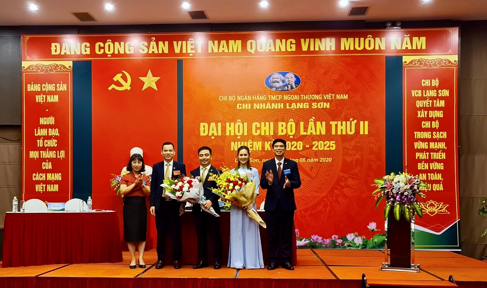Đại hội chi bộ Vietcombank Lạng Sơn lần thứ II nhiệm kỳ 2020-2025 thành công tốt đẹp