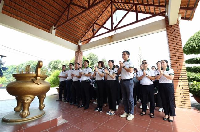 Đảng bộ Vietcombank Thăng Long tổ chức về nguồn tại Phú Quốc 