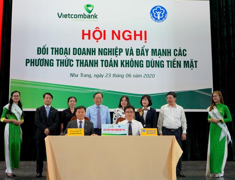Vietcombank Khánh Hòa ký thỏa thuận hợp tác với Bảo hiểm xã hội tỉnh Khánh Hòa