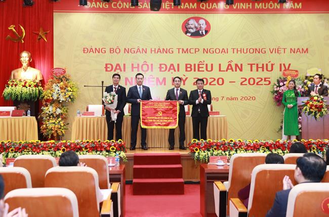 Đại hội đại biểu Đảng bộ Vietcombank lần thứ IV, nhiệm kỳ 2020 – 2025 thành công tốt đẹp
